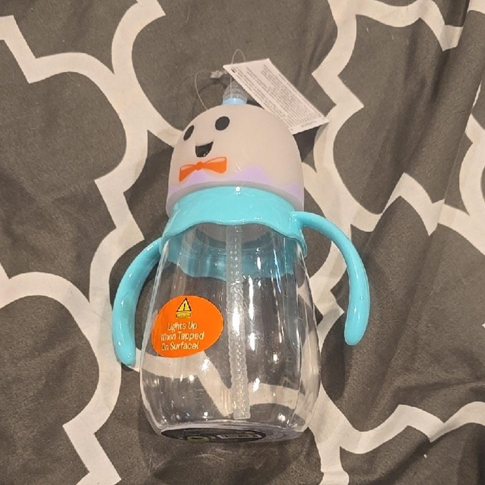 ❤️10/$13 New Cute Light-Up Sippy Cup with Straw